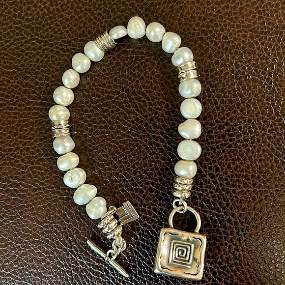 Silpada Vintage Silver with White Pearls Bracelet - Picture 8 of 8